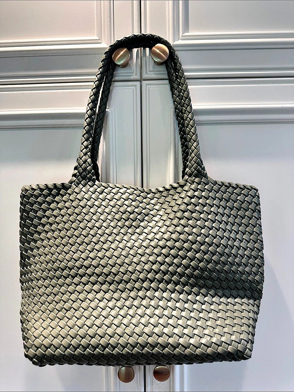 Green woven tote. 16”w x11” h.